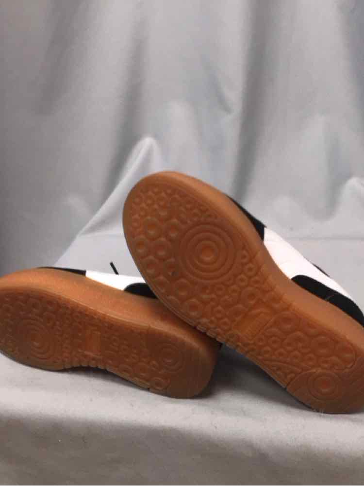 PUMA SIZE 7 1/2 Ladies SHOES