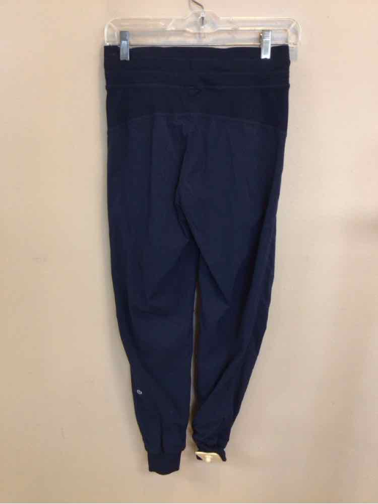 LULULEMON SIZE 4 Ladies EXERCISE