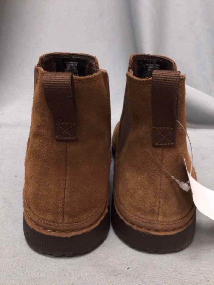 CHACO SIZE 6 Ladies SHOES
