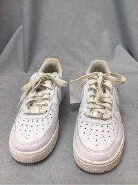 NIKE SIZE 6 Ladies SHOES