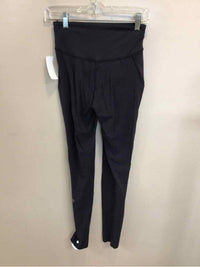 LULULEMON SIZE 4 Ladies EXERCISE