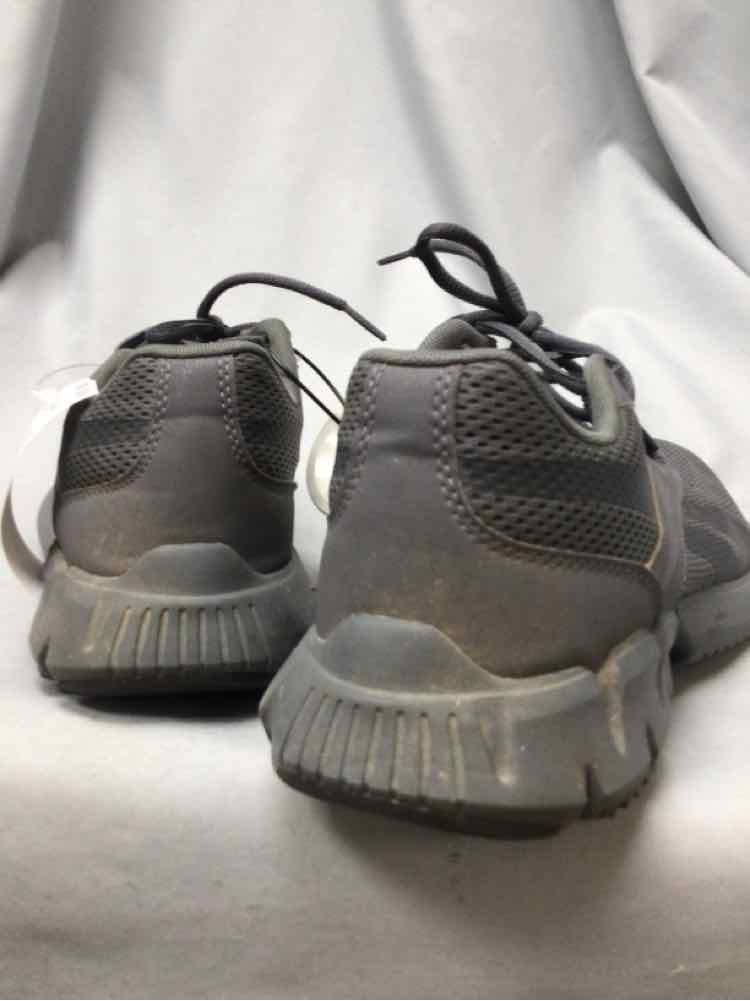 SIZE 9 1/2 REEBOK Men's SHOES