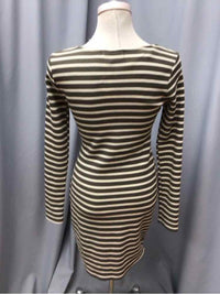 VERNACULAR SIZE SMALL Ladies DRESS