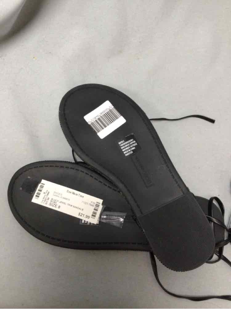BCBG SIZE 8 Ladies SHOES