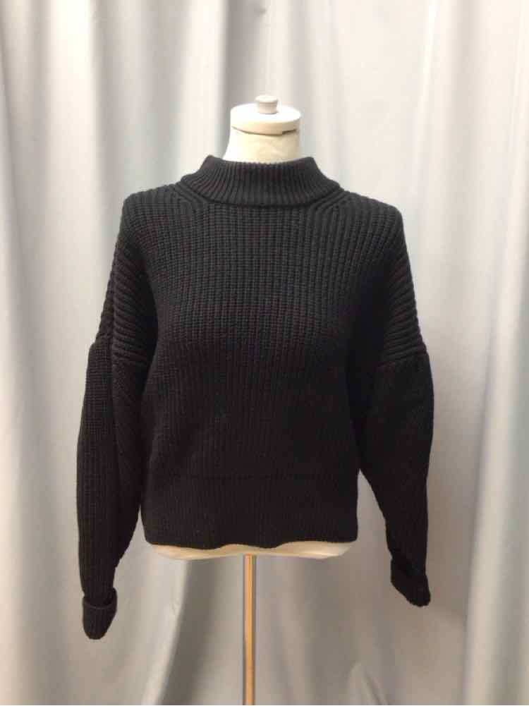 H & M SIZE MEDIUM Ladies TOP
