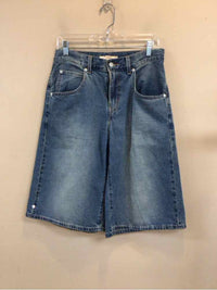 LEVI STRAUSS & CO SIZE 27 Ladies SHORTS