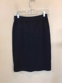 ST. JOHN SIZE 4 Ladies SKIRT