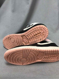 NIKE SIZE 8 Ladies SHOES