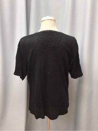 TOMMY BAHAMA SIZE MEDIUM Ladies TOP