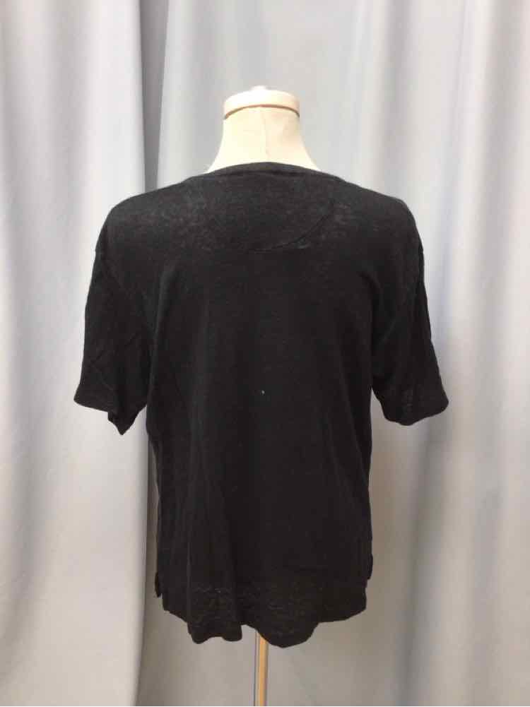 TOMMY BAHAMA SIZE MEDIUM Ladies TOP