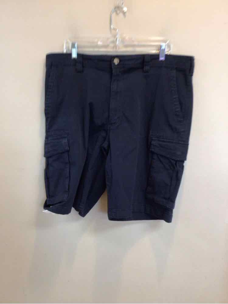 SIZE 38 CLUB ROOM Men's SHORTS