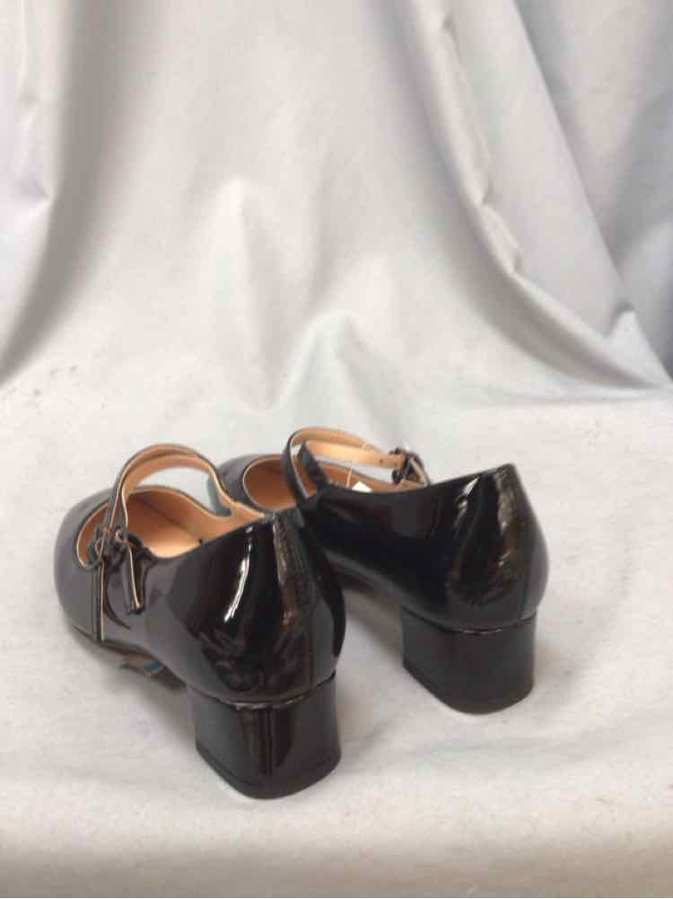 SHOWFOREST SIZE 7 1/2 Ladies SHOES