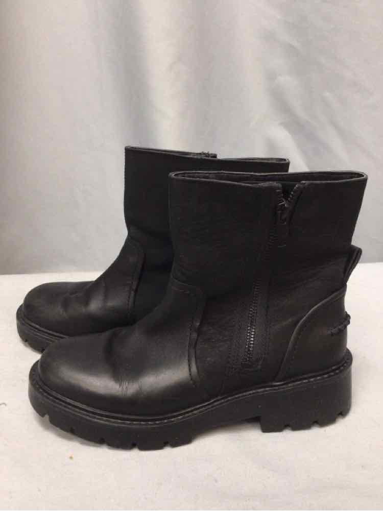 UGG SIZE 7 Ladies SHOES