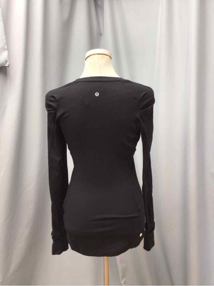 LULULEMON SIZE 4 Ladies EXERCISE