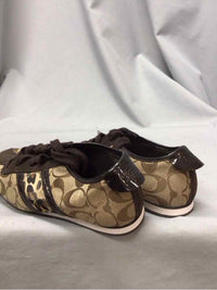 COACH SIZE 7 1/2 Ladies SHOES