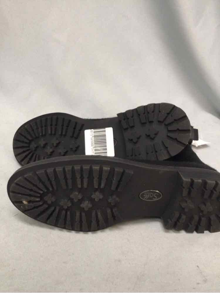 SOFT SIZE 8 1/2 Ladies SHOES