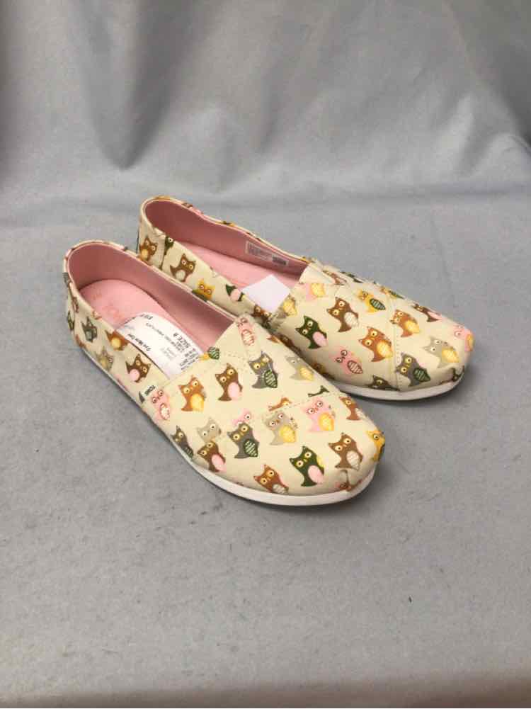 TOMS SIZE 8 Ladies SHOES