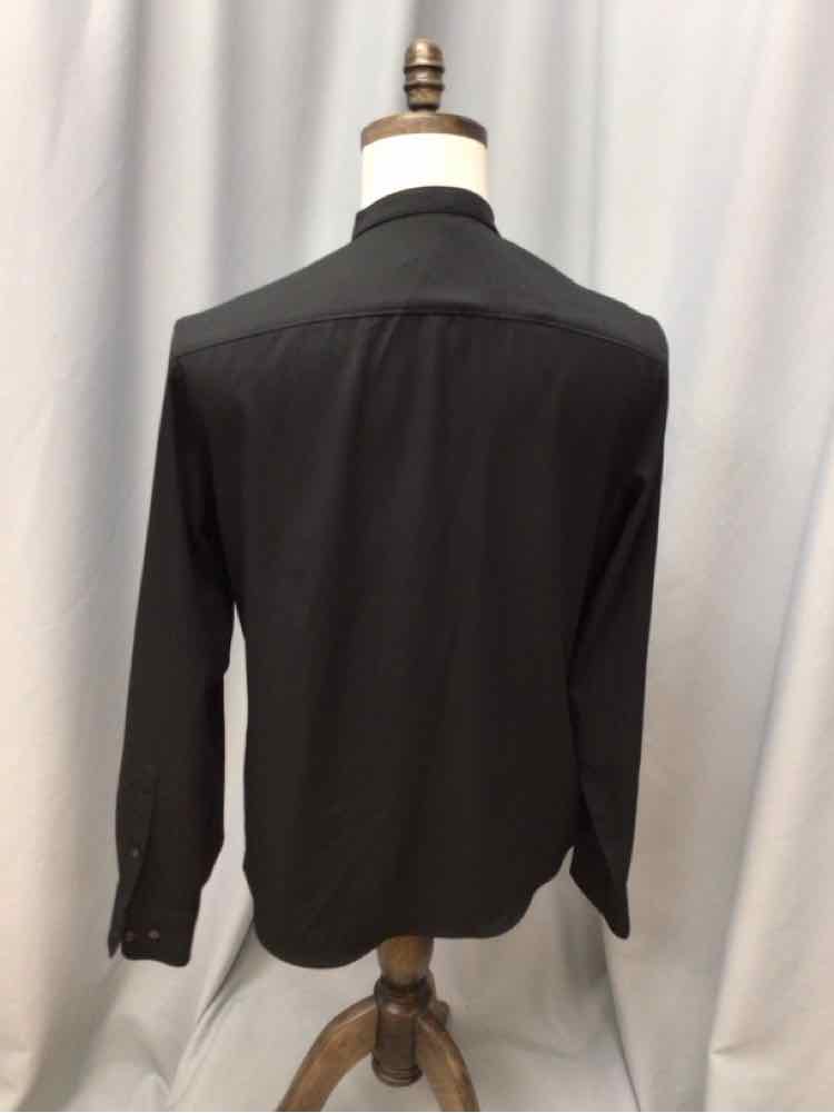 SIZE MEDIUM PERRY ELLIS Men's SHIRTS