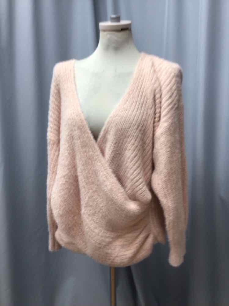 URBAN OUTFITTERS SIZE LARGE Ladies TOP