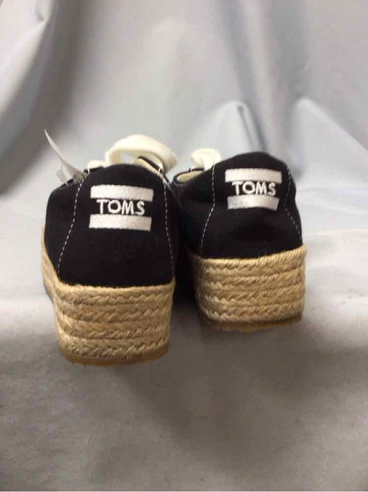 TOMS SIZE 6 1/2 Ladies SHOES