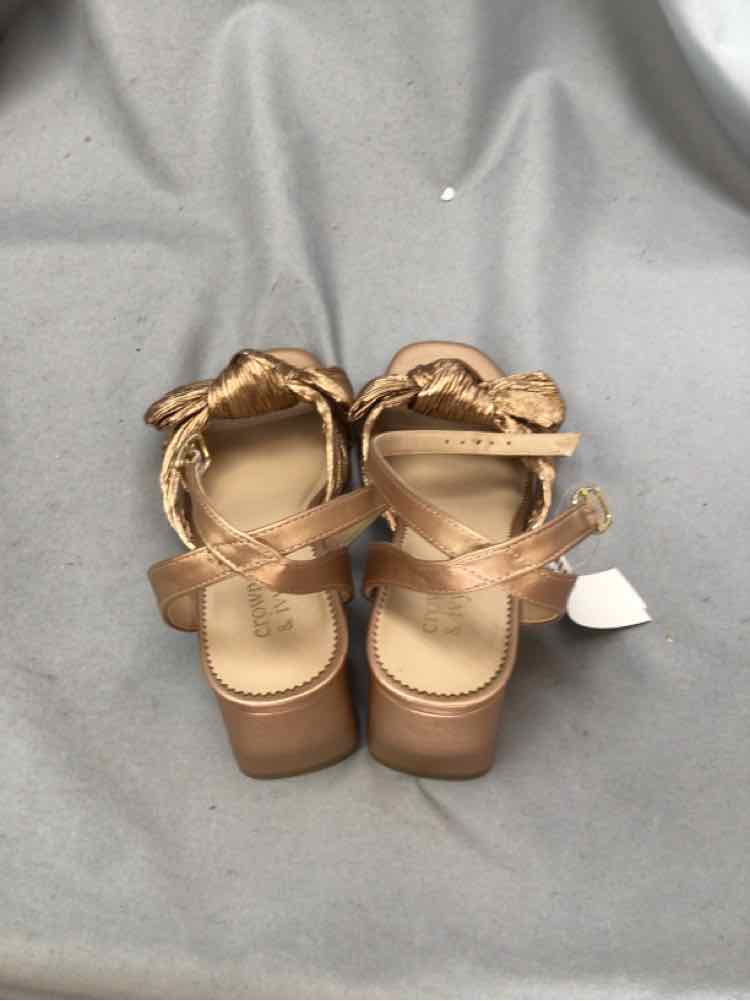 CROWN & IVY SIZE 7 Ladies SHOES