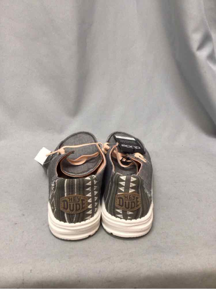 HEY DUDE SIZE 8 Ladies SHOES