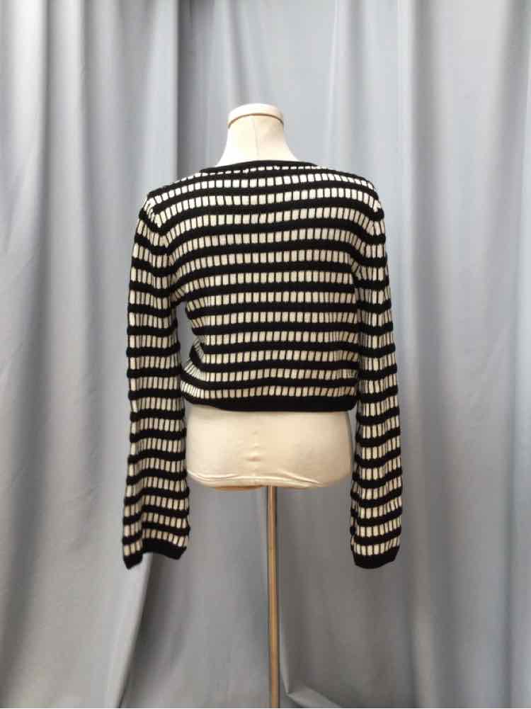 VERNACULAR SIZE LARGE Ladies TOP