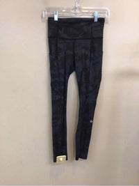 LULULEMON SIZE 4 Ladies EXERCISE