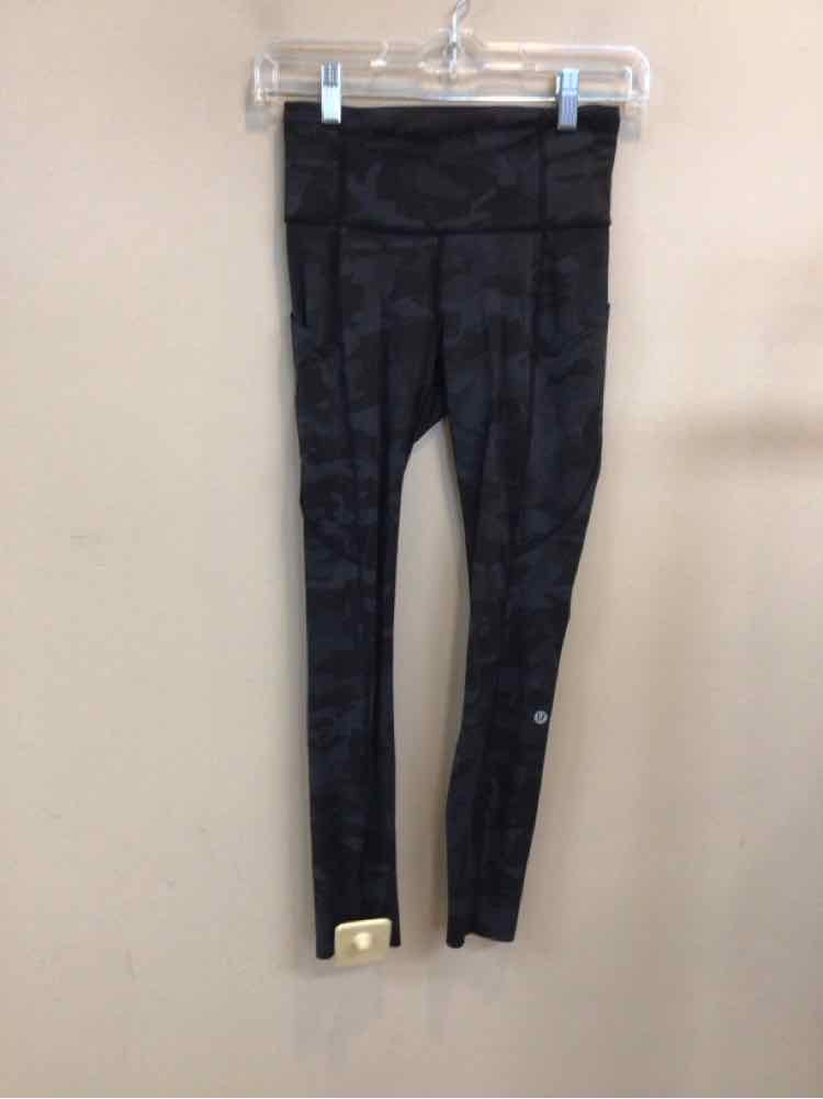 LULULEMON SIZE 4 Ladies EXERCISE