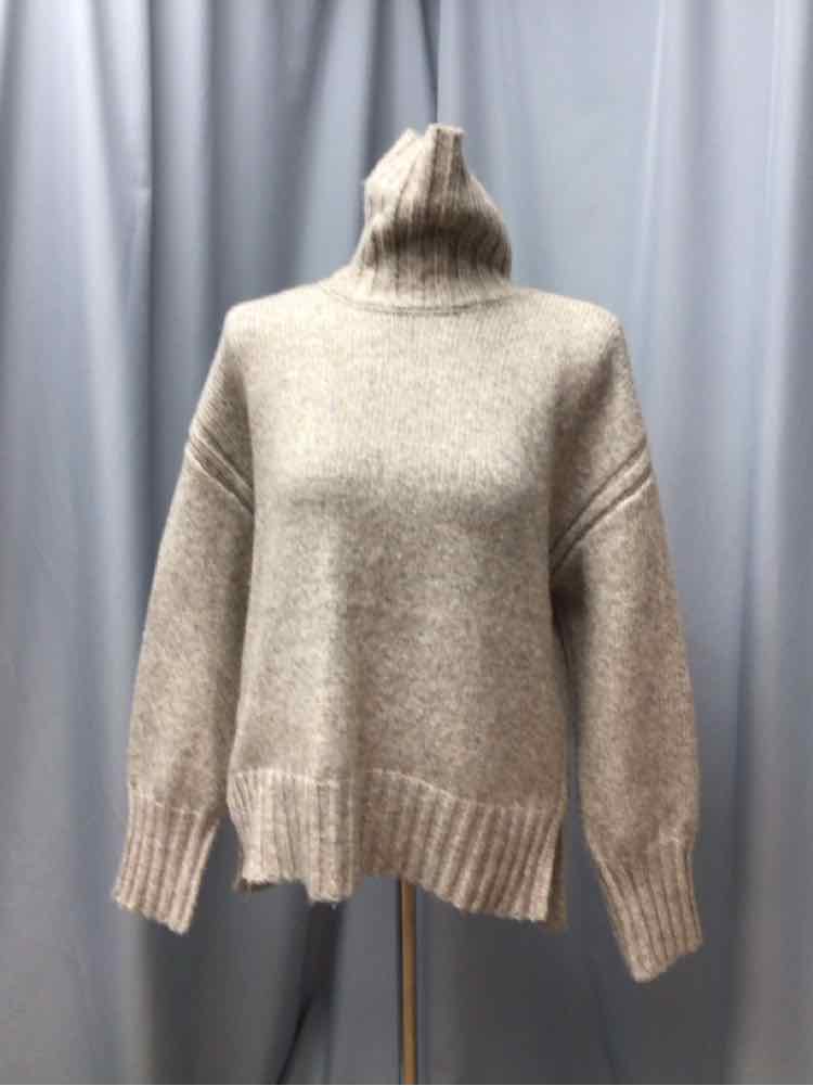 INDUSTRY SIZE LARGE Ladies TOP