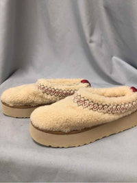 UGG SIZE 11 Ladies SHOES