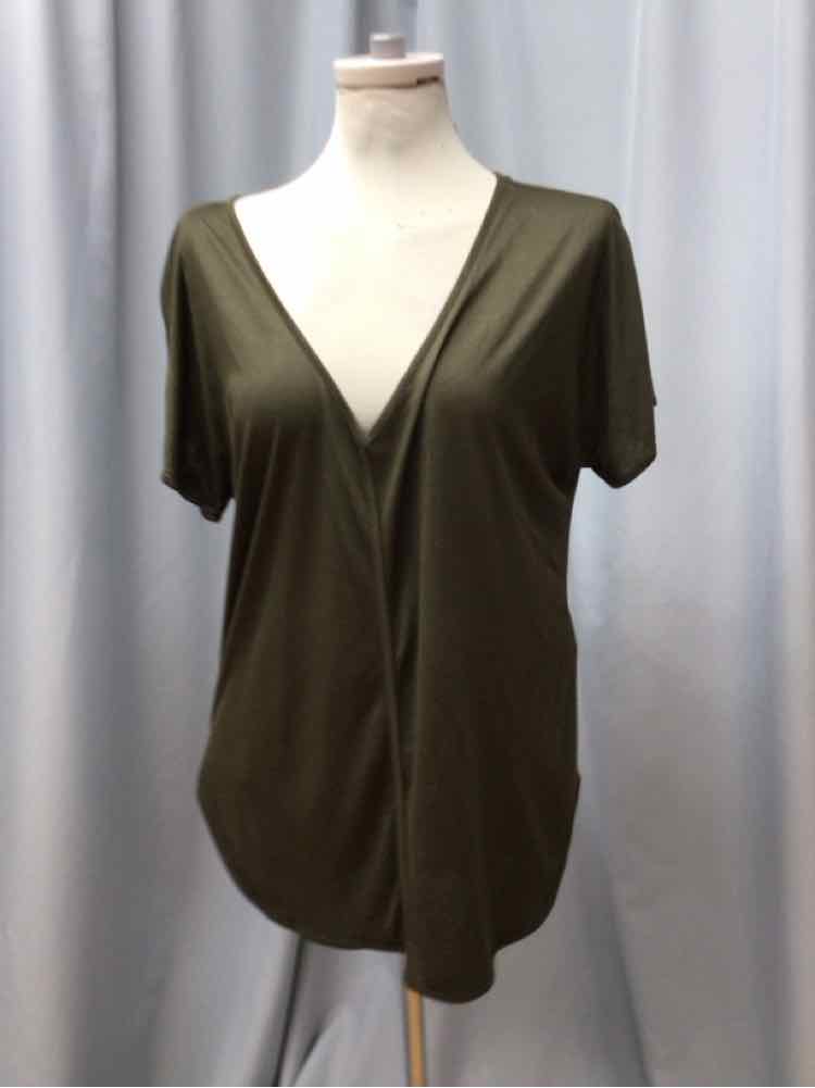 BANANA REPUBLIC SIZE MEDIUM Ladies TOP