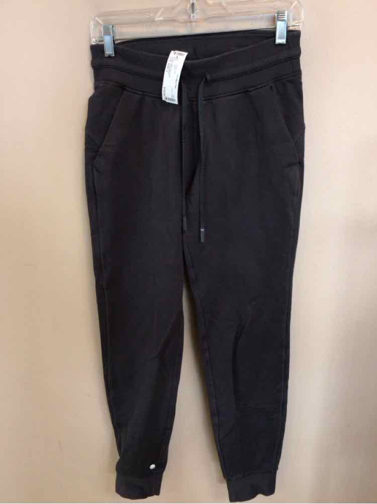 LULULEMON SIZE 6 Ladies EXERCISE