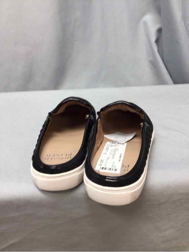 DONALD PLINER SIZE 7 1/2 Ladies SHOES