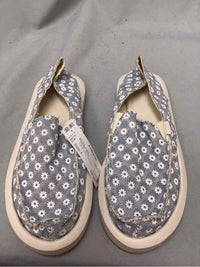 SANUK SIZE 7 Ladies SHOES
