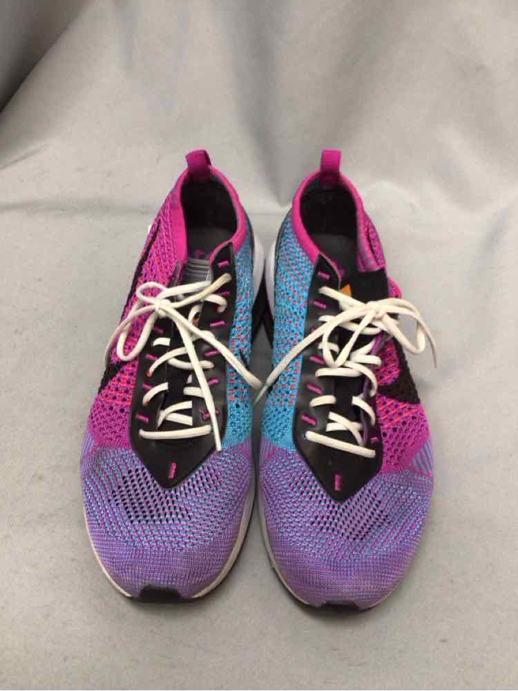 NIKE SIZE 10 Ladies SHOES