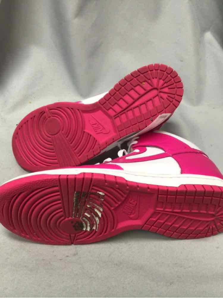 NIKE SIZE 10 Ladies SHOES