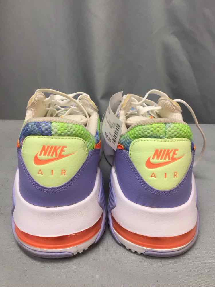 NIKE SIZE 9 1/2 Ladies SHOES