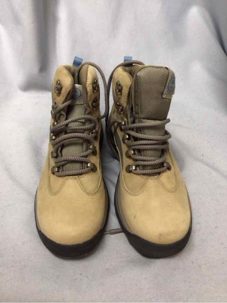 TIMBERLAND SIZE 7 1/2 Ladies SHOES
