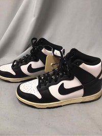 NIKE SIZE 8 1/2 Ladies SHOES