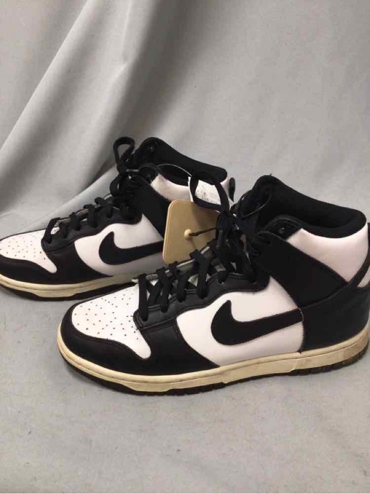 NIKE SIZE 8 1/2 Ladies SHOES