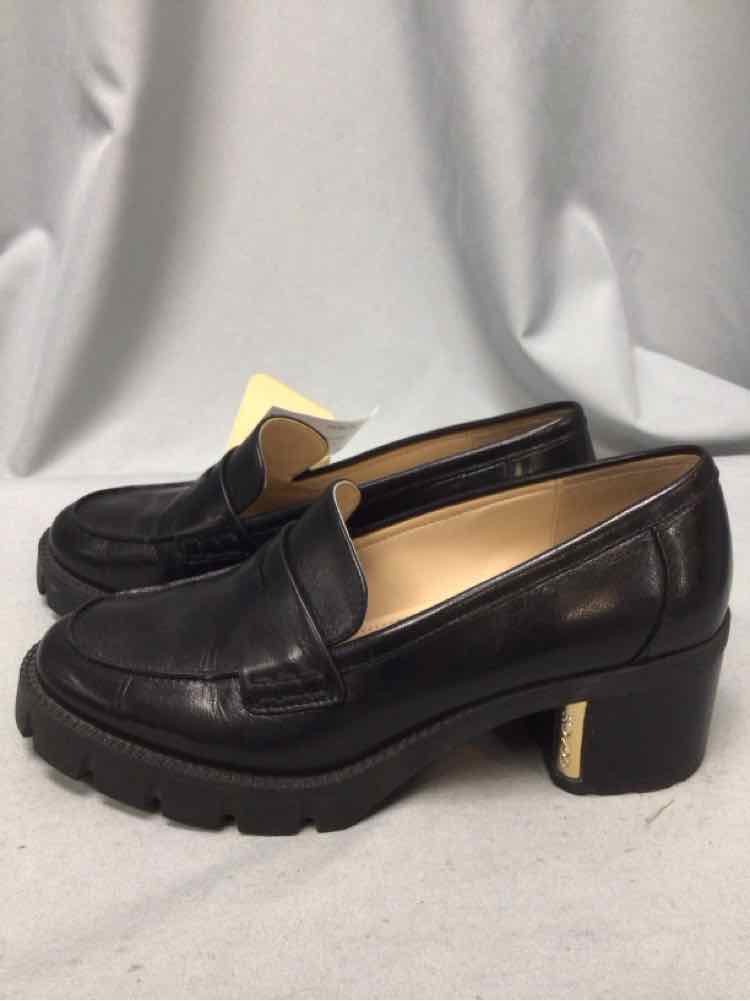 COACH SIZE 7 1/2 Ladies SHOES