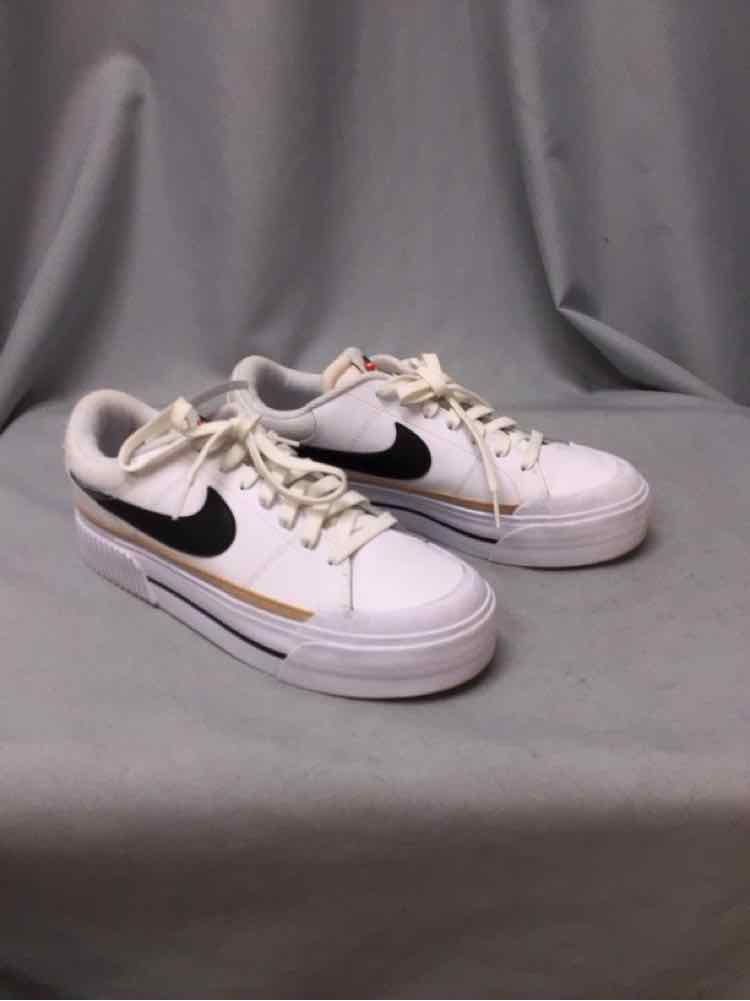 NIKE SIZE 9 Ladies SHOES