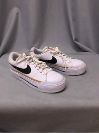 NIKE SIZE 9 Ladies SHOES