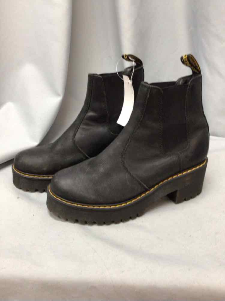 DOC MARTENS SIZE 9 Ladies SHOES