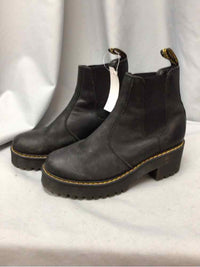 DOC MARTENS SIZE 9 Ladies SHOES