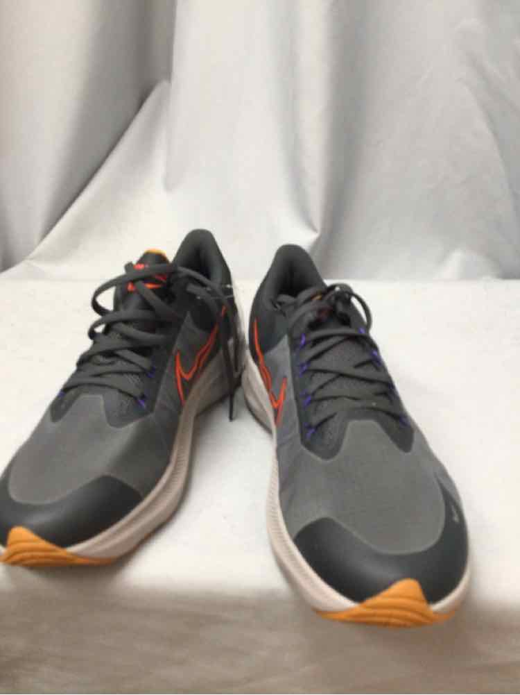 SIZE 9 1/2 NIKE Men's SHOES