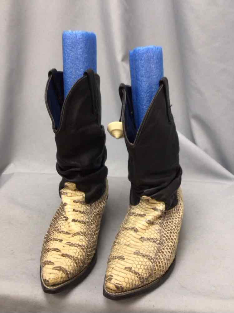 SIZE 9 1/2 DINGO Men's SHOES