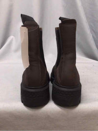TIMBERLAND SIZE 7 1/2 Ladies SHOES