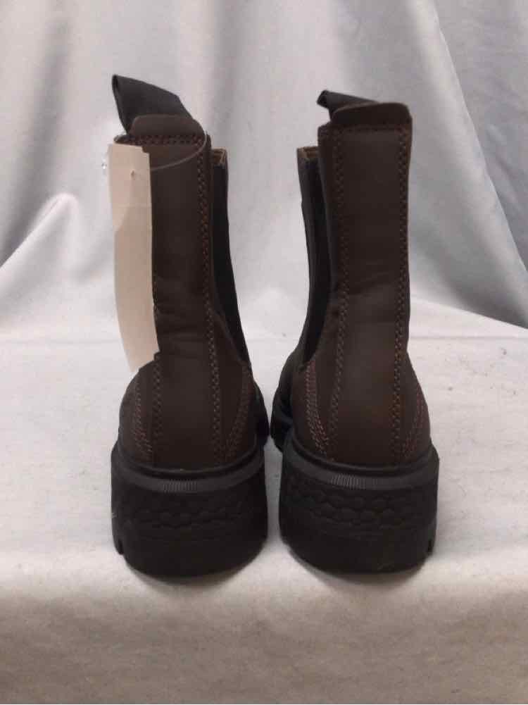 TIMBERLAND SIZE 7 1/2 Ladies SHOES